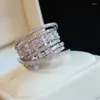 Cluster Rings Luxury Brilliant Crystal Cubic Zirconia Wide for Women Twist Design Kvinnsmycken Wedding Party Chic Girl Ring