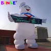 atacado 8mH (26 pés) com soprador Gigante inflável Stay Puft Marshmallow Man (Ghostbusters) com banner de slogan publicitário em 2 mãos para decoração de Halloween