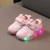 Zapatillas de deporte Zapatos de vestir 2023 Primavera y otoño Nuevos zapatos de bebé para niñas Luces LED Malla para niños Zapatos transpirables y luminosos para niños Zapatos deportivos de suela suaveH240307