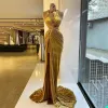 Gold Velvet Prom -klänningar Elegant Ruched Long Sweep Train Mermaid Evening Party Gowns Side Slit High Neck Crystals Beading Sleeveless Arabic Robe de Custom BC14502