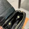 Sırt çantası enfes zincir tasarım şık kadın omuz omuz torbası elmas altın donanım metal toka lüks el çantası matelasse zincir crossbody çanta makyaj çantaları