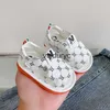 Sandaler Athletic Outdoor Baby Baotou Called Sandals 2023 Spring/Summer Girls 0-2 Year Old Spädbarn och småbarn Girl Walking Shoesh240307