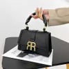 70% de réduction sur les magasins d'usine Letter One Oblique Straddle Handbag Trend Styled Women's Bagcode en solde