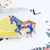 Broche licorne bleue du monde des contes de fées, clip personnalisé et créatif unisexe, broche animale poney dégoulinant d'huile