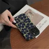 Telefon komórkowy torebki vintage ciemne kwiaty skórzana faktura telefon Pro Max Pro Max Soft silikonowe okładka estetyczna 240307