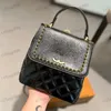 Sırt çantası enfes zincir tasarım şık kadın omuz omuz torbası elmas altın donanım metal toka lüks el çantası matelasse zincir crossbody çanta makyaj çantaları