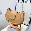 Sac à bandoulière design de niche française pour femmes, petit sac de selle avec sensation haut de gamme, nouvelle collection hiver 2023