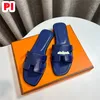 2024 Slippers Brands Classic Flat Cheels Summer Beach Shoes Fashion Flasse Slides Designer Woman Mens Claquette Hotel Bath Sandales Man Man Man Size 38-45