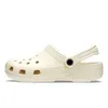 Croc Clog Classic Designer Sandaler Summer Beach Waterproof Bild vuxna barn svarta vita orange män kvinnor tofflor ammande inomhus skor gratis fraktsko dhgate