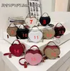 Love Womens Bag Luxe Klasik Omuz Çantaları Tote Çanta Lady Çanta Tavaları Moda Sırt Çantası Eski Çiçek Çapraz Vücut Çantalar Sevimli Kiraz Kalp Çöp Çanta