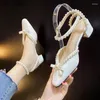 Sandaler Franska flickor Bow Pearl Baotou Single Shoes Thick Heel Retro Mary Jane Ankle Strap Mid Women Pumps Summer