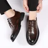 Chaussures décontractées 2024 Style britannique chaussure hommes à la main semelle souple Oxford qualité robe en cuir classique bureau d'affaires formel à lacets