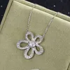 Vancf halsband Luxury Diamond Agate 18K Gold Sterling Inlaid med Diamond Family Necklace Kvinnlig Fem Petal Flower Fashion Light Luxury Large Flower Pendant