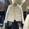 Kvinnor jackor tunga pärlknappar design vit tweed jacka kvinnor höst vinter koreansk chic tjock ullrock elegant kontor lady outwear 231024