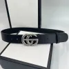 2023 Berömda varumärken Classic Men's Design läder Bälte Kvinnor Herrens avslappnade Real Luxury Letter Slät spänne Storlek 105-125 cm Designer Belt Box