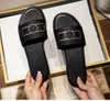 Sandali con scivolo metallico di lusso Designer Donna Estate Ciabatte Appartamenti Comodi infradito piatti sandali da spiaggia alla moda con pantofola