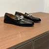 Scarpe eleganti Pietra preziosa per le donne Punta tonda Mocassini femminili Linee per cucire Lady Shallow Chassure Femme Tacchi bassi solidi Cristallo Zapatos Mujer