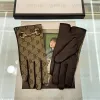 Femmes Designer Mitten Gants en peau de mouton avec boîte d'hiver de luxe en cuir véritable Marques Big Fingers Gant Cachemire chaud à l'intérieur de l'écran tactile