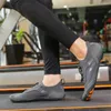 Sandálias não escorregam sem salto Sandália feminina plana marrom chinelos sapatos mule tênis esportivos snekaers skor produtos para passeios