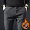 Winter Fleece Warme Casual Hosen Männer Gebürstet Stoff Business Arbeit Mode Schlank Dicke Beflockung Samt Baumwolle Schwarze Hose Männlich 240226