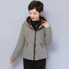 Trenchs de femmes Manteaux d'hiver Femmes Coton Veste Treillis À Capuchon Ajouter Velours Dames Manteau Court Moyen-Âge Personnes Âgées Épaissir Chaud Femme