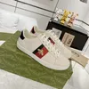 Diseñador Clásico Zapatos de cricket Casual Bajo para hombre Zapatos de lona para mujer Alta calidad Abeja bordada Negro Blanco Rayas verdes Zapatillas de deporte para caminar