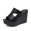 Sandaler höga hälkilar för kvinnor 2024 Summer Platform Fashion Footwear Red Black White Stor storlek