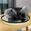 Breda randen hattar hink hattar curling gaze topp hatt sommar kvinnor mode mångsidiga mode hatt bowknot blommor slöja Kenta dey Church Party Sun Protection Hat L240308