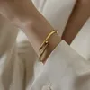 Goldarmband-Nageldesigner-Armreifen für Damen und Herren. Hochwertiges antikes Goldnagelarmband für Damen, Instagram, beliebt im Internet, einfaches, luxuriöses Nic-Logo