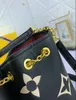 high quality Genuine leather luxurys Women Handbags Square bag Fashion Cover Lock Shoulder Crossbody Phone beach Designer bags Messenger