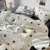 シンプルなスタイルのベッドリネンセットスキンフレンドリーなベッドシート枕カバーブラッシュベッドクロスシングルフルクイーンキングサイズの寝具240226