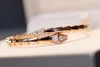 Hochwertiges Goldarmband, dünnes Armband für Frauen, LOVE, mit Diamantoberteil, V-Gold, 18 Karat Silberarmband, offener Stil, Hochzeitsschmuck als Geschenk mit Box