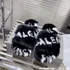 Balencaga Paris Home Plush Slippers for Women 2024 Spring New Outwear Warm One Word med färgglada bokstäver Fashion Shoes Luxury Designer Slides RLFK