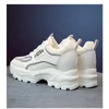 Dolda häl vita skor trendiga kvinnors skor andningsbar tjock botten mångsidig avslappnad sko bekväma kvinnors sneakers 240228