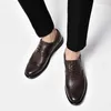 Casual Shoes äkta läder Herrklänning Handgjorda snörning Oxford Pointed Cap Toe Party Brogue Formal for Men Wedding