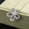 Vancf halsband Luxury Diamond Agate 18K Gold Sterling Inlaid med Diamond Family Necklace Kvinnlig Fem Petal Flower Fashion Light Luxury Large Flower Pendant