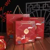 freudiger anlass mit handgeschenk, handtasche, hochzeitsbonbonschachtel, geschenktüte, verpackungsbox-set