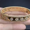 Designer Bangle Sweet VanCF Bracelet Jade v Gold Kaleidoscope Bracelet Thickened 18k Rose Gold Plating Ring with Diamond Edge for Fashion NONZ