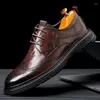 Sapatos casuais 2024 estilo britânico sapato masculino artesanal sola macia oxford qualidade vestido de couro clássico escritório de negócios formal rendas