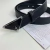 Klassiska varumärkesbältesdesignbälte för kvinnor White Belt Luxury Classic Belt High Quality Triangle Buckle Belt äkta läder ceinture bredd 28mm med lådan valfritt