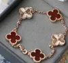 Bracciale Van Clover 2023 Nuovo bifacciale a quattro foglie Cinque fiori Donna Acciaio al titanio Gioielli a mano Regali di lusso per le amiche HU85 10DTFD