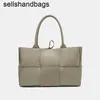 BottegVenetas Arco Totes Bag 7a Designer-Taschen aus echtem Leder, gewebte Taschen, Capcity Newarrivals, klassische Baguette-Handtasche aus geflochtenem Rindsleder für Damen