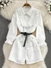 Zweiteiliges Set für Damen, koreanische Mode, weiße Bluse mit Schleifenkragen und einreihiges Mini-Tweed-Kleid mit Spaghettiträgern, Anzüge 240308