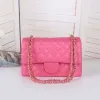 2024 Üst çantalar Lüksler Tasarımcı Kadın Çanta Özel Marka Çanta Kadın Deri Altın Zincir Crossbody Siyah Beyaz Pembe Sığır Omuz CC Çantası