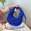 Designer Bottgs Vents's Jodie Tygväskor för kvinnor Online Store Blue Handheld Bag Womens New 2022 High End Personalised Noodle Bar With with with with med riktig logotyp