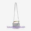 Luksusowe projektanty torby na buty Bottgs's Vents Sardine Internet Store 2024 Spring Nowa srebrna torba miękka skórzana mała metalowa uchwyt pół księżyca jeden z prawdziwym logo