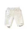 Sommar mode beskurna herrar trasiga rippade shorts lösa rakt rakt vita denim byxor streetwear män pojkvän jeans 240306