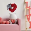 Fiori decorativi Ghirlanda natalizia Decorazione Cuore rosso d'amore a forma di San Valentino con fiocco bianco nero riutilizzabile per finestra