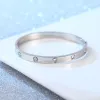 女性用の高級デザイナーブレスレットバングルファッションジュエリーアクセサリークリスタルブレスレットが結婚式ギフトが大好き