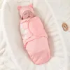 Filtar Bomullsbaby som tar emot filt Anti HARTLE SWADDLE WRAP MED HAT Född sovsäck Justerbara spädbarn Svadlande föremål